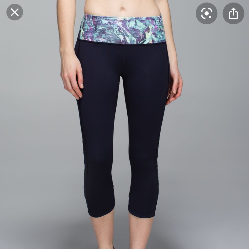 Lululemon Varsity Crop - Navy Blue - size 6